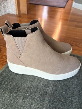 Toms Women's Taupe Suede Wedge Ankle Booties